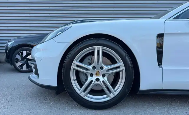 Porsche Panamera view 8