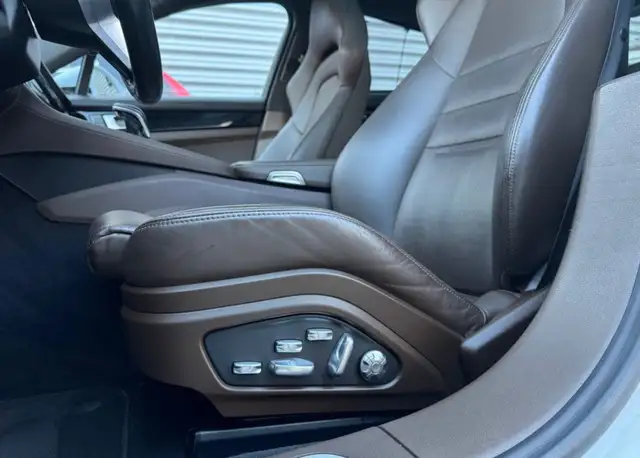 Porsche Panamera view 13