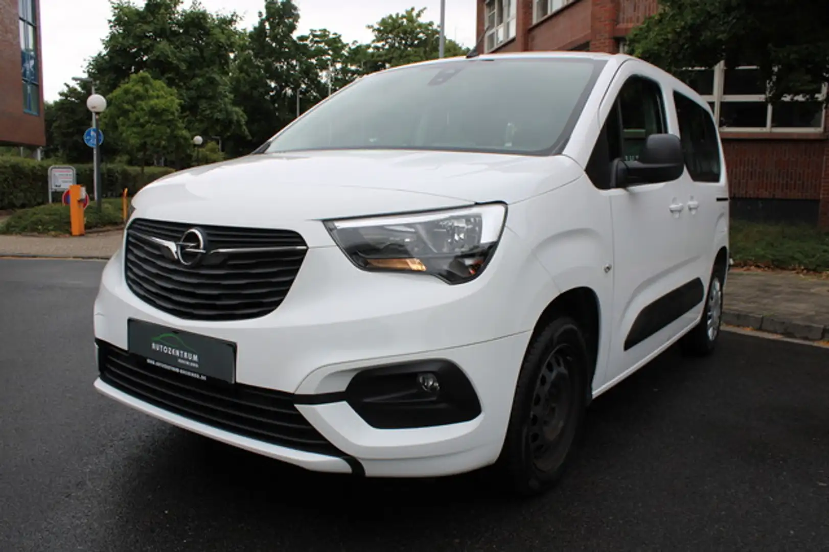 Opel Combo Life Edition 1.5 CDTI 1.Hd/Navi/PDC/Carpla Weiß - 2