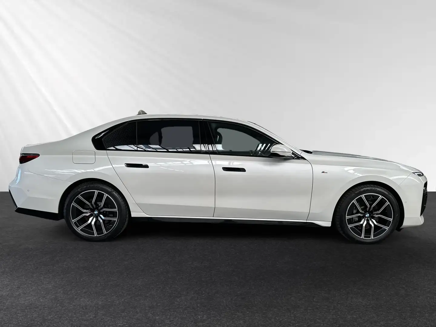 BMW 740 d xDrive TV-Fond-Entertainment|M Sport|SkyLounge Wit - 2