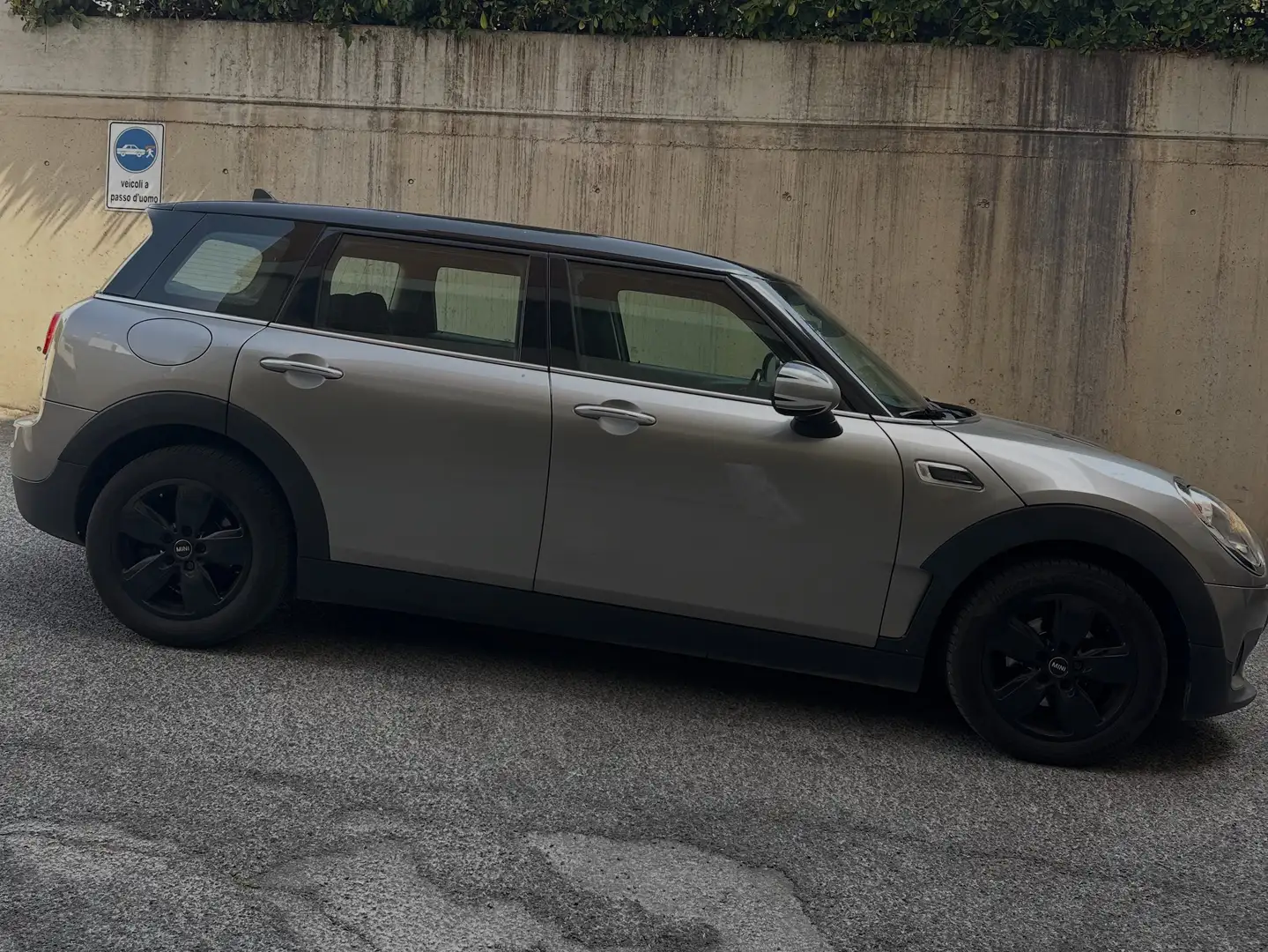 MINI One Clubman Mini IV F54 2016 Clubman 1.5 Hype auto Grigio - 2