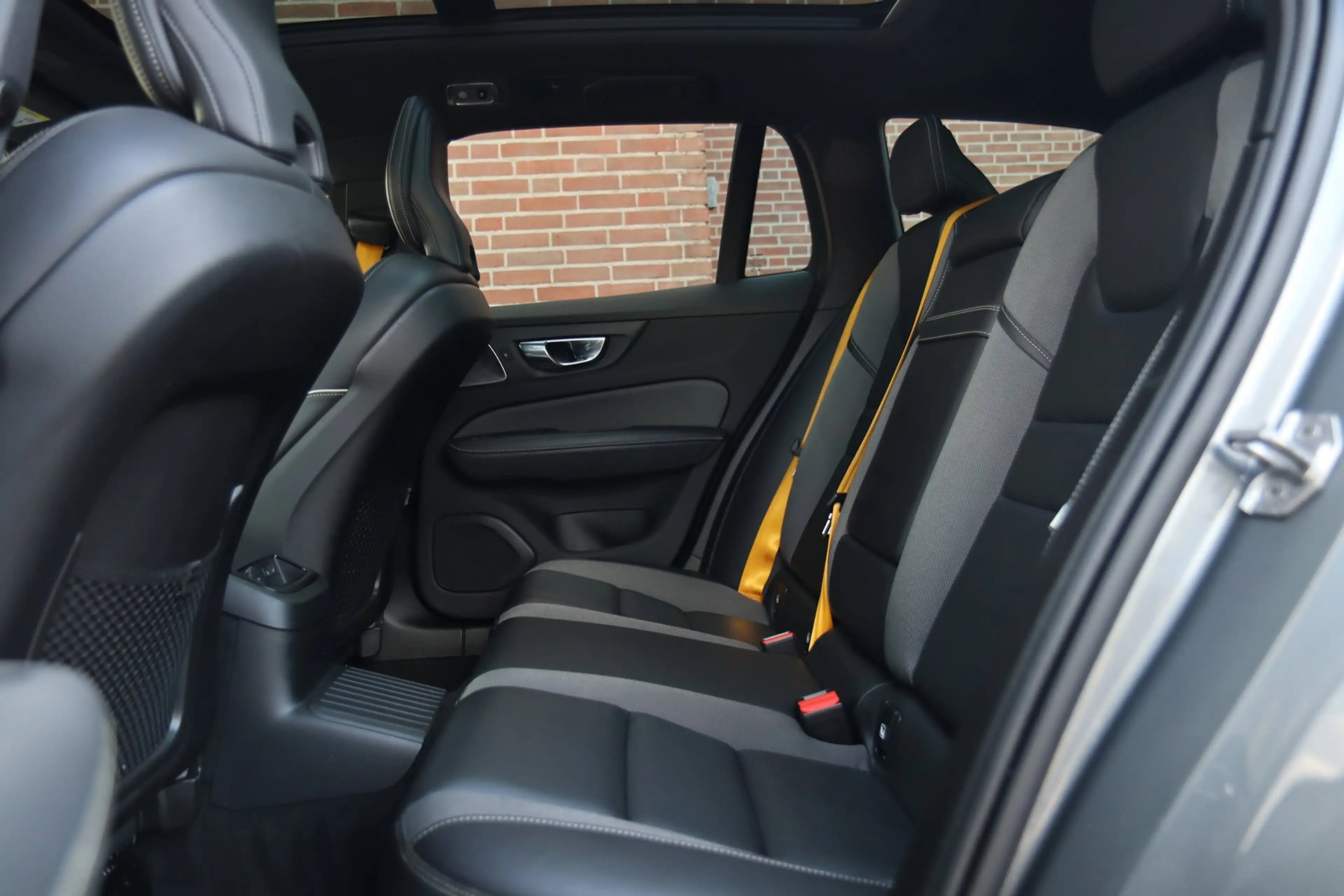 Volvo V60 2.0 T8 AWD Polestar Engineered / PANODAK / B&W / 1 — photo 10