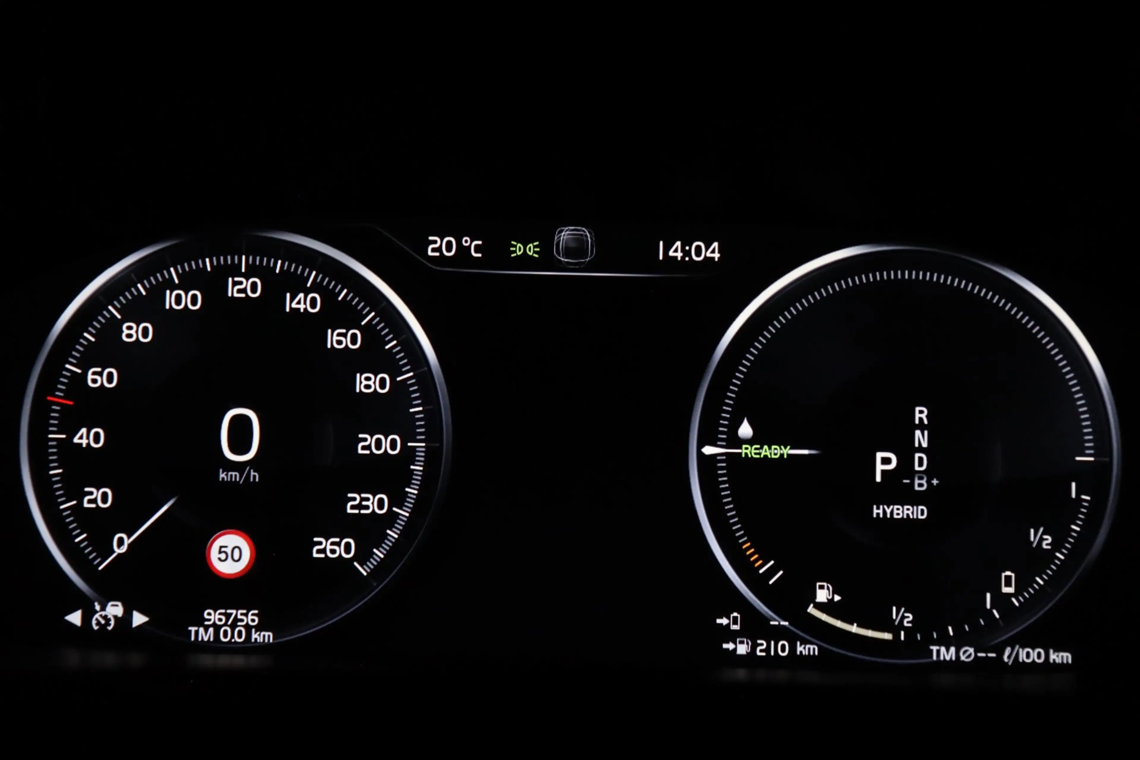 Volvo V60 2.0 T8 AWD Polestar Engineered / PANODAK / B&W / 1 — photo 12