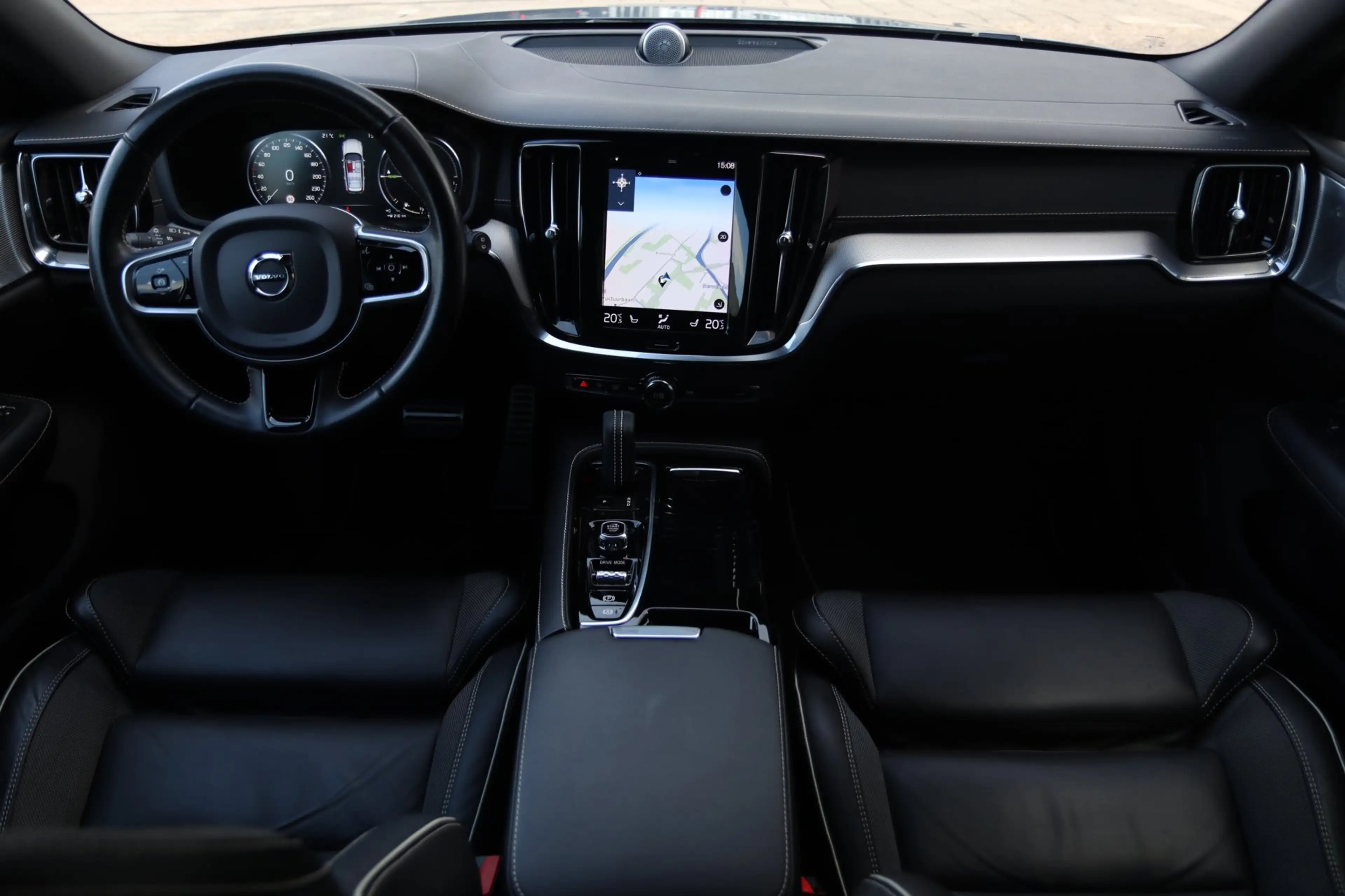 Volvo V60 2.0 T8 AWD Polestar Engineered / PANODAK / B&W / 1 — photo 5