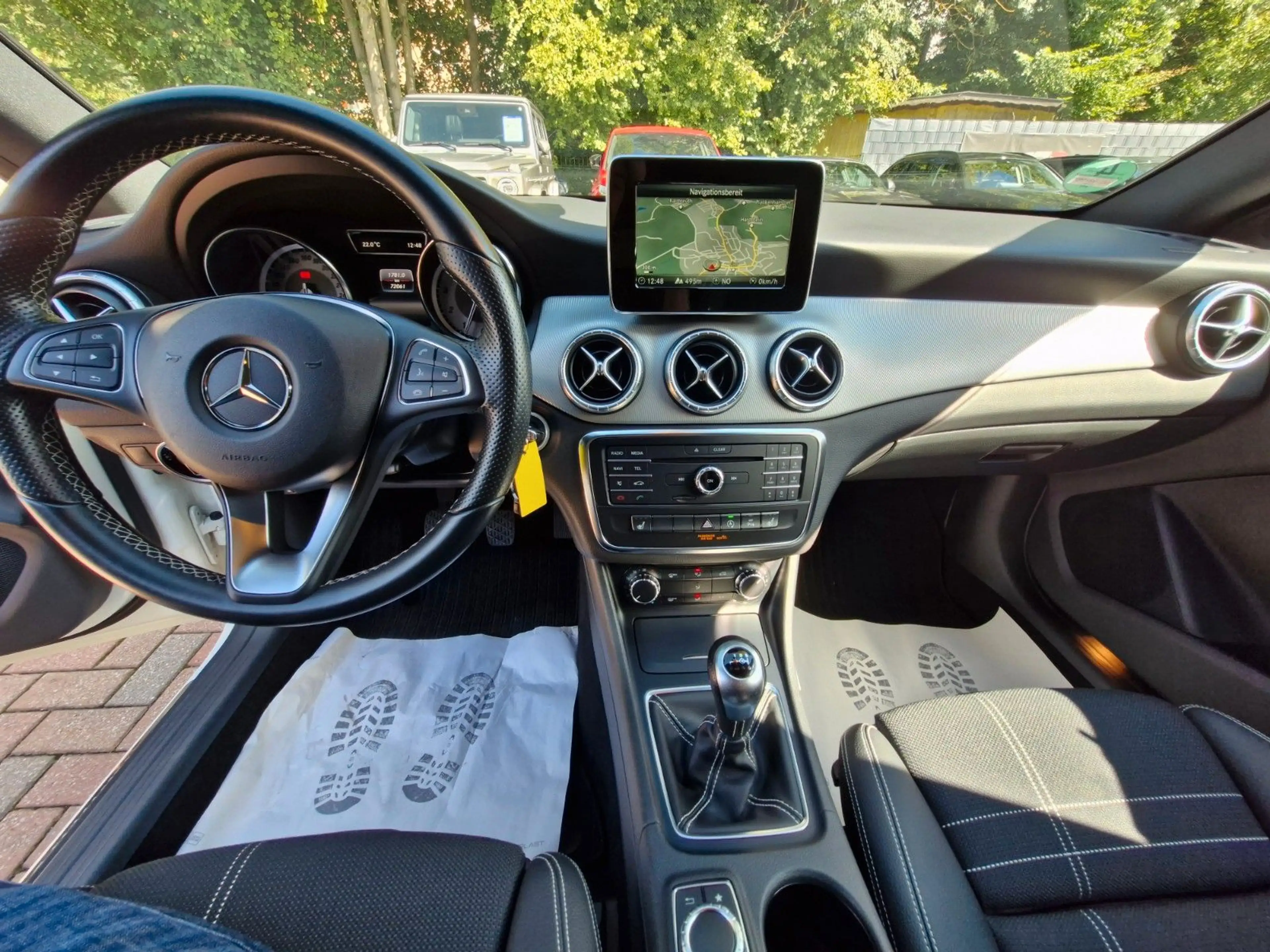 Mercedes-Benz CLA 180 72tkm Bi-Xenon Kamera — photo 11