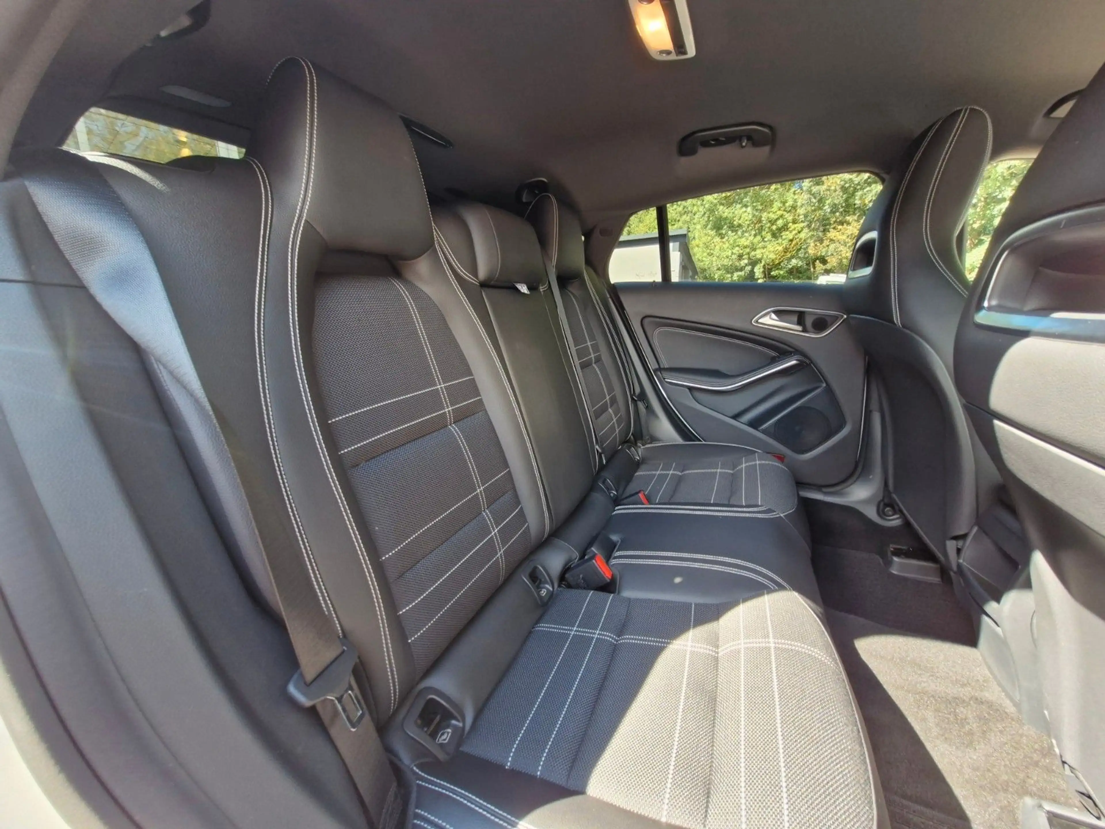 Mercedes-Benz CLA 180 72tkm Bi-Xenon Kamera — photo 13