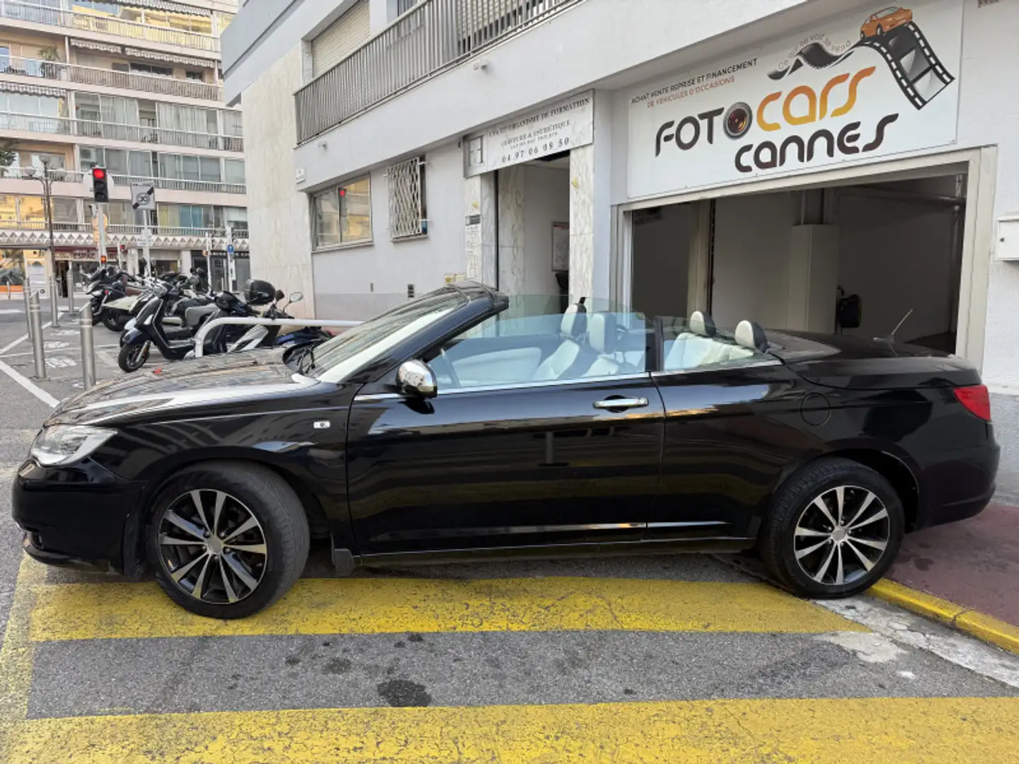 Lancia Flavia 2.4 ESSENCE 170 Schwarz - 2