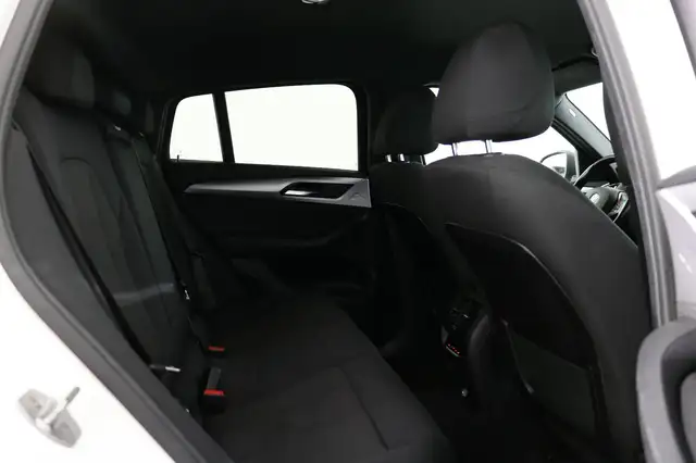 BMW X4 view 12