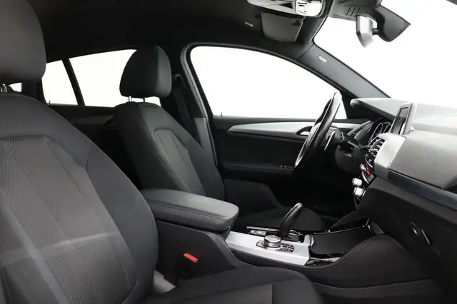 BMW X4 view 13