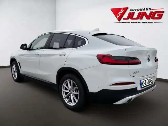 BMW X4 view 4