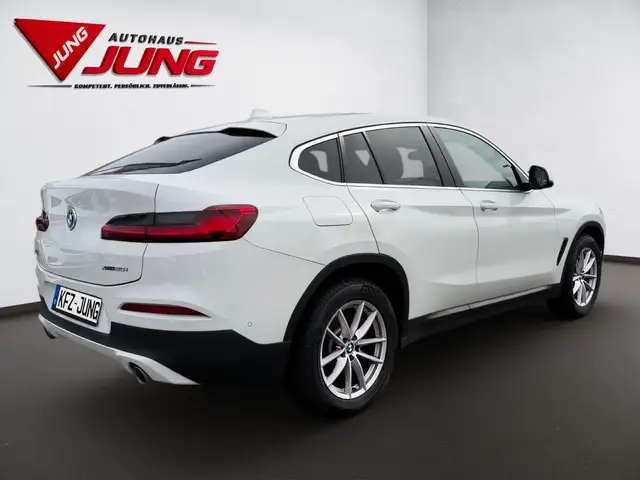 BMW X4 view 6