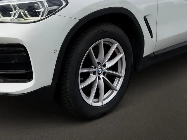 BMW X4 view 10