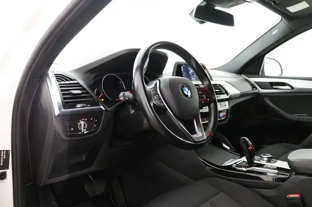 BMW X4 view 11