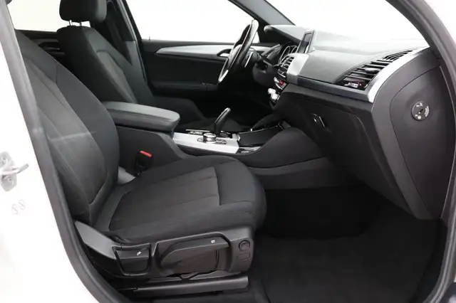 BMW X4 view 14