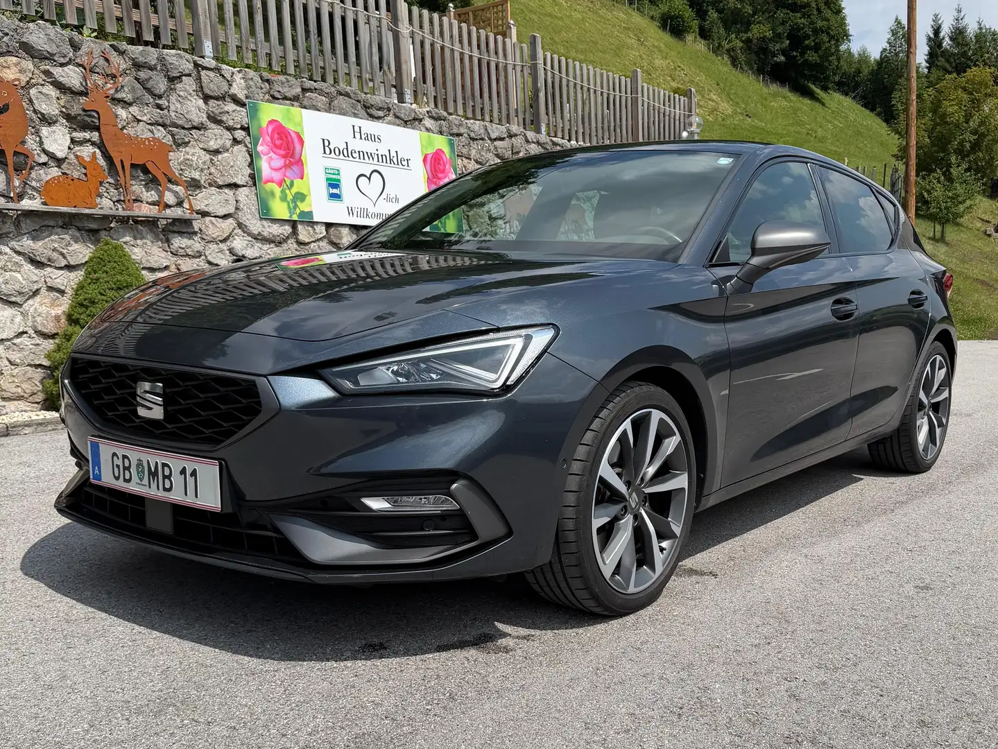 SEAT Leon Leon FR Black-Edition 1,5 TSI DSG FR Black-Edition Grau - 1