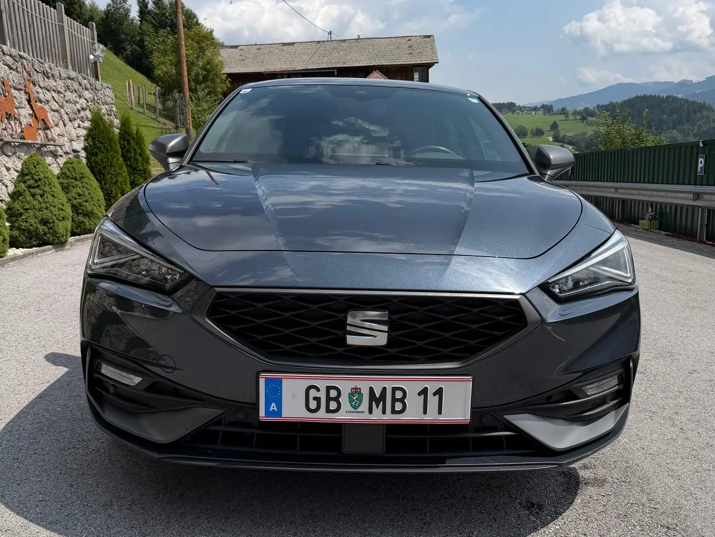 SEAT Leon Leon FR Black-Edition 1,5 TSI DSG FR Black-Edition Grau - 2