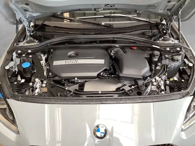 BMW 1 Series view 14