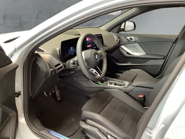 BMW 1 Series view 8