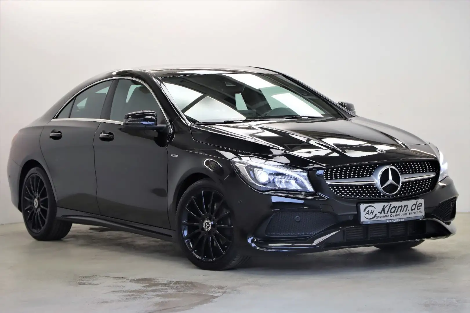 Mercedes-Benz CLA 200 d 136PS AMG-Line NightFall Edition LED Nero - 1