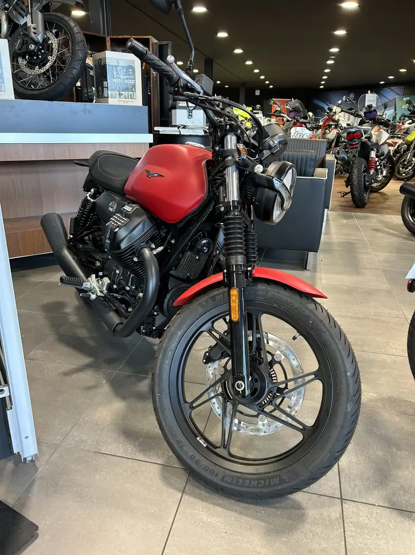 Moto Guzzi V 7 Червоний - 1