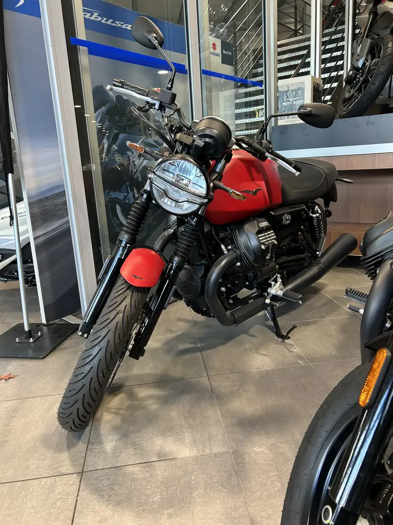 Moto Guzzi V 7 Червоний - 2