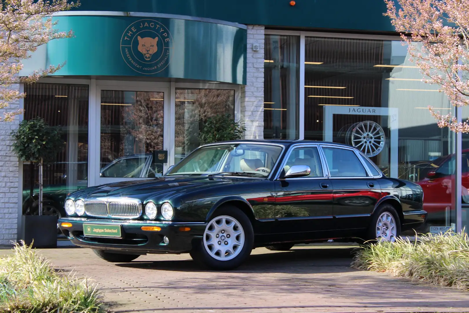 Jaguar Sovereign 4.0 V8 - 1