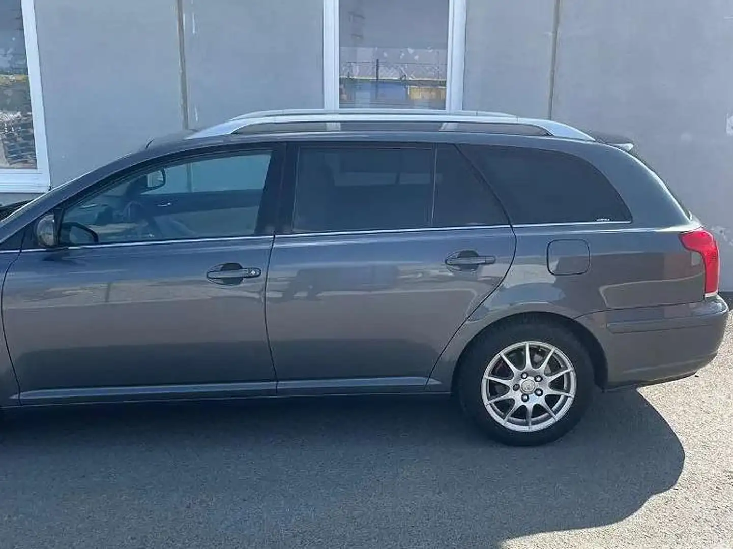 Toyota Avensis Avensis 2,2 D-4D Linea Sol Linea Sol Grau - 2