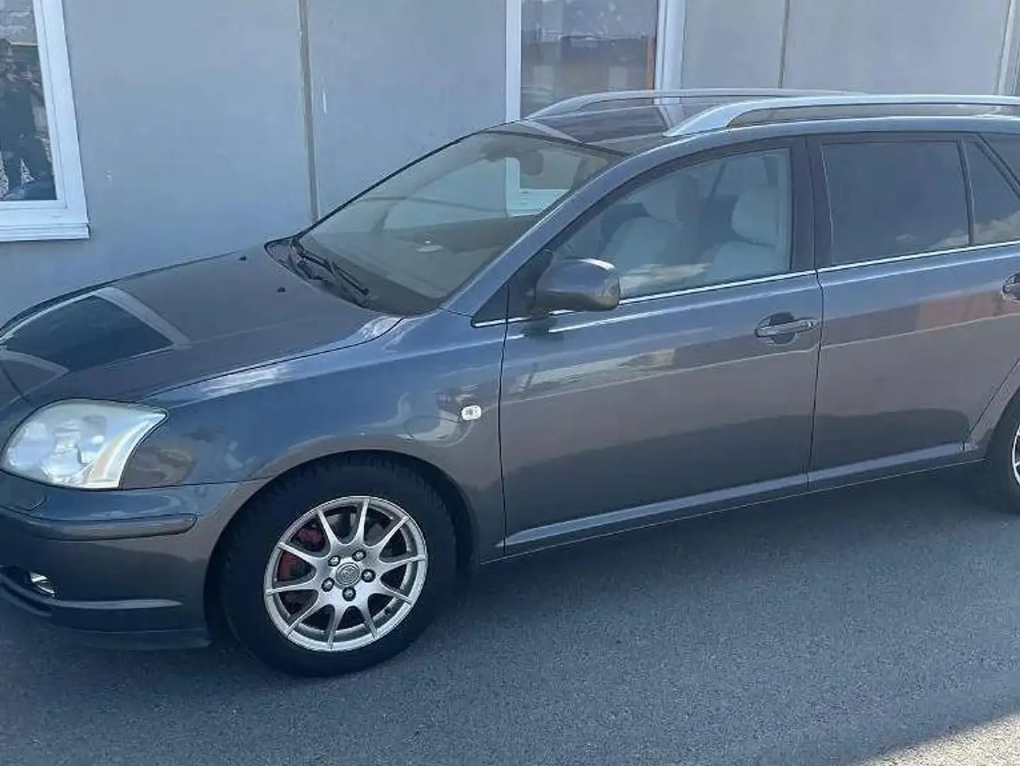 Toyota Avensis Avensis 2,2 D-4D Linea Sol Linea Sol Grau - 1