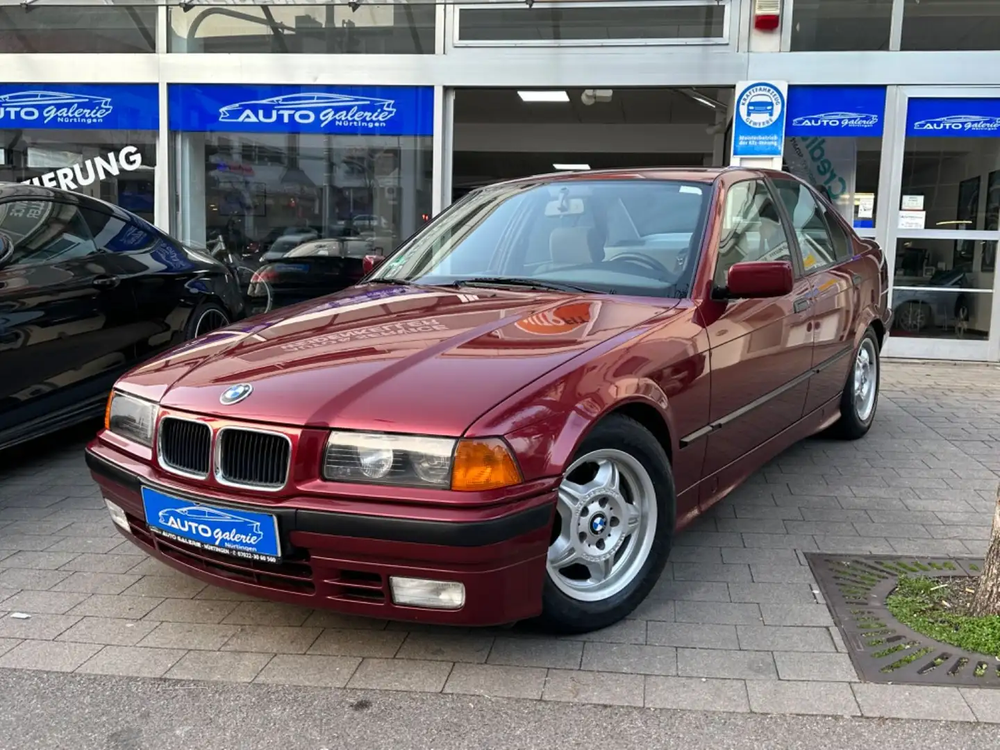 BMW 325 i Limousine /Voll Scheckheft/II Hand/TÜV Neu/ Rojo - 1