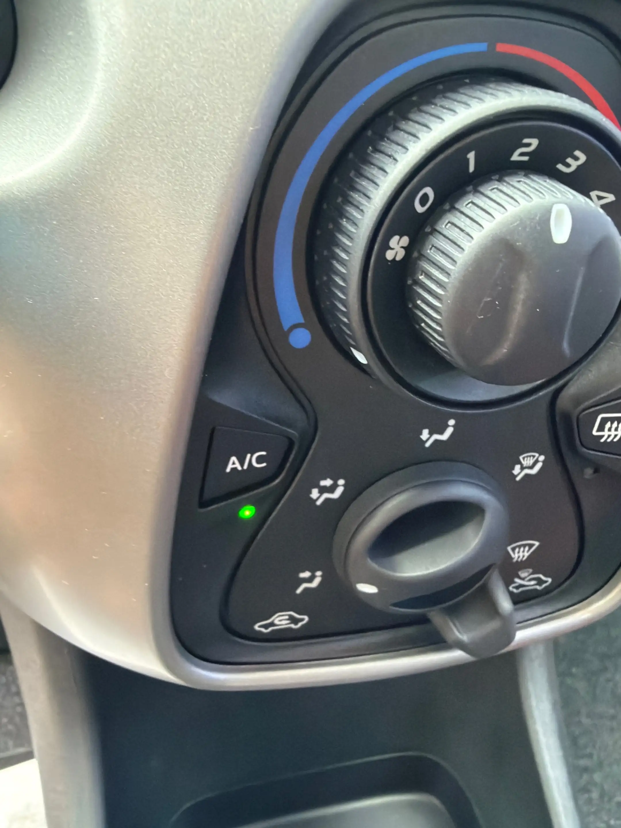 Citroen C1 1.0 e-VTi Shine — photo 12