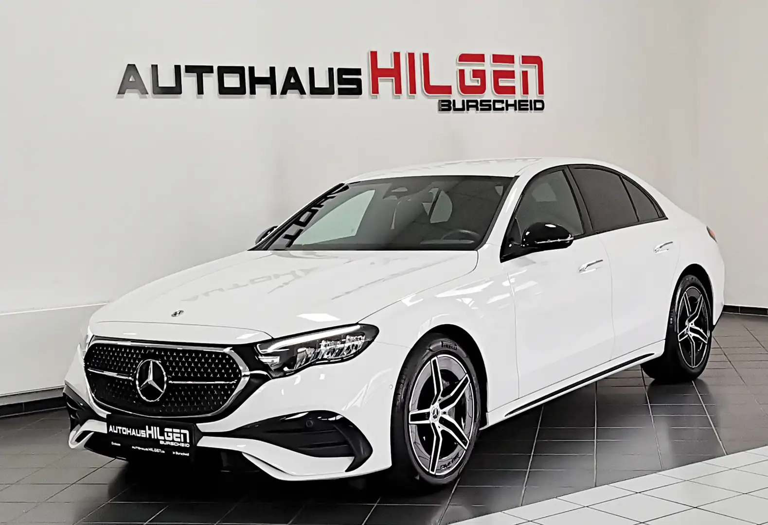 Mercedes-Benz E 200 AMG Line Lim*JungeSterne*R.Kam*Ambiente-Be Blanc - 1