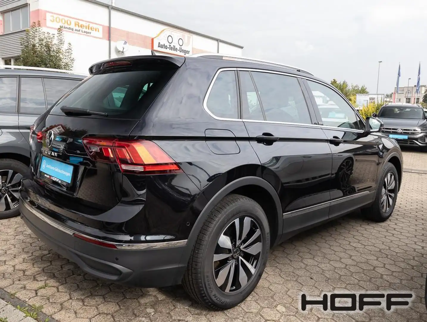 Volkswagen Tiguan 1.5 TSI DSG Move AHK Kam. Sitzheiz. vo+hi Navi Schwarz - 2