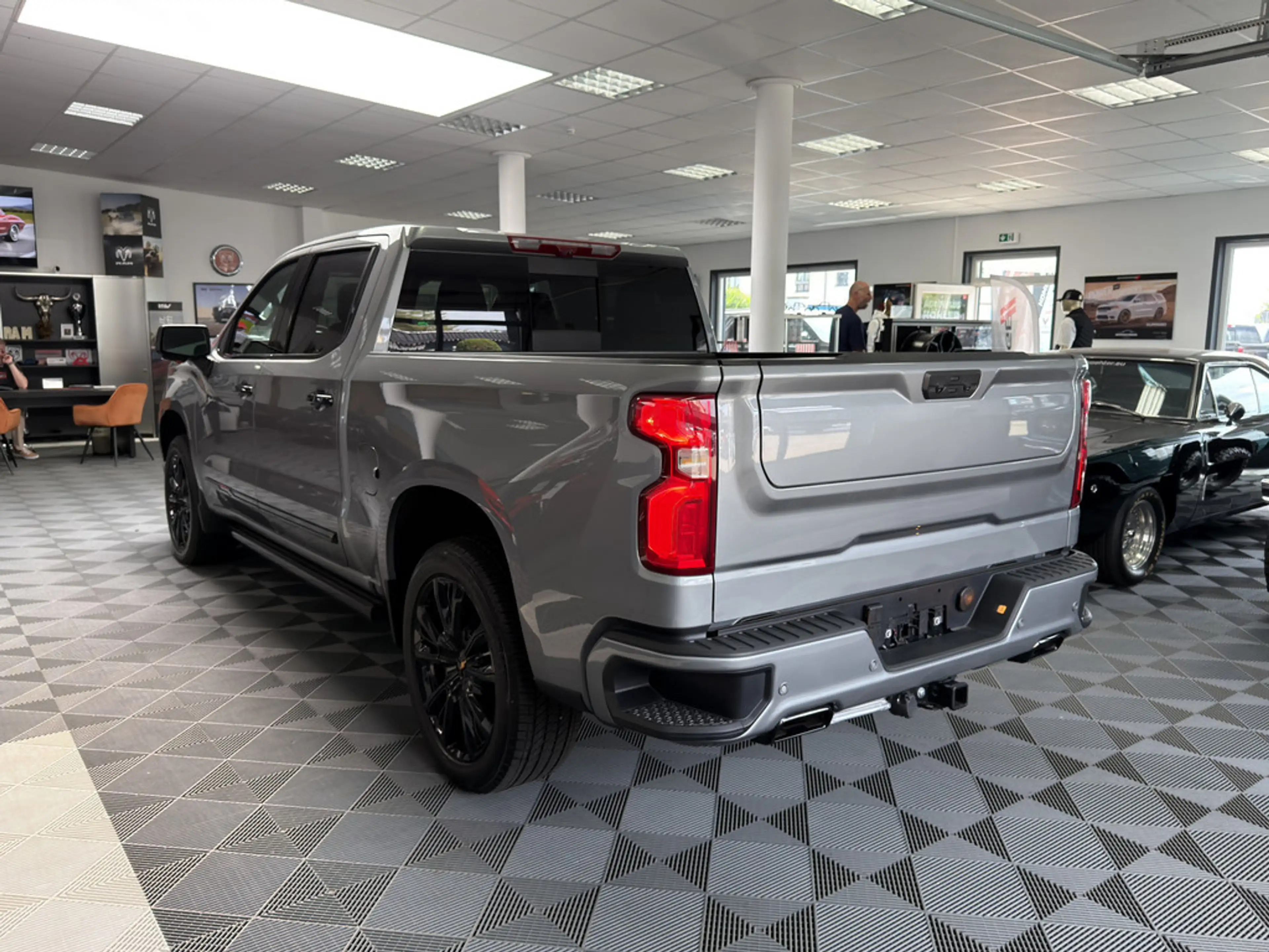 Chevrolet Silverado High Country Midnight Edition BLACK 6.2l V8 — photo 7
