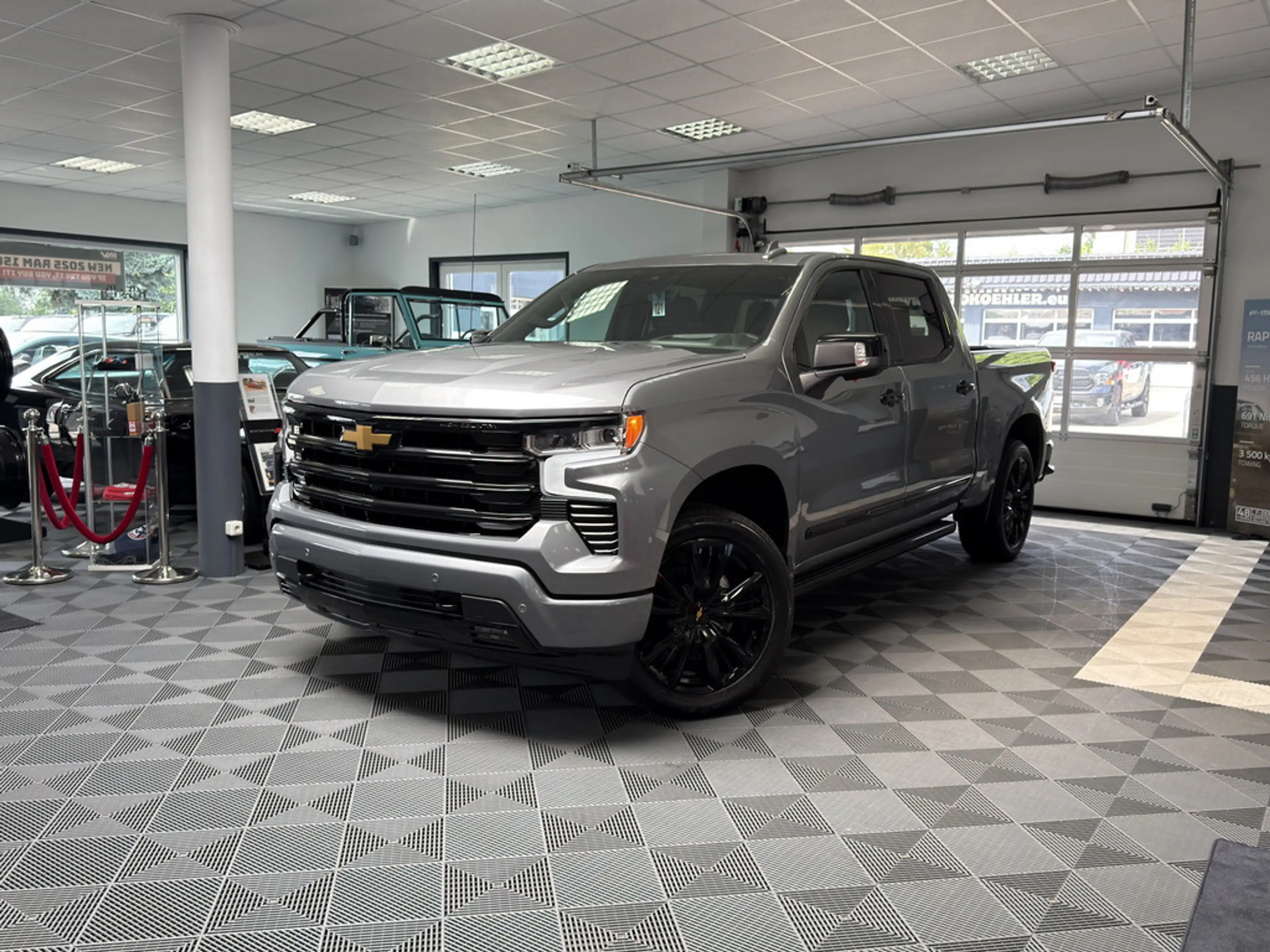 Chevrolet Silverado High Country Midnight Edition BLACK 6.2l V8 — photo 5