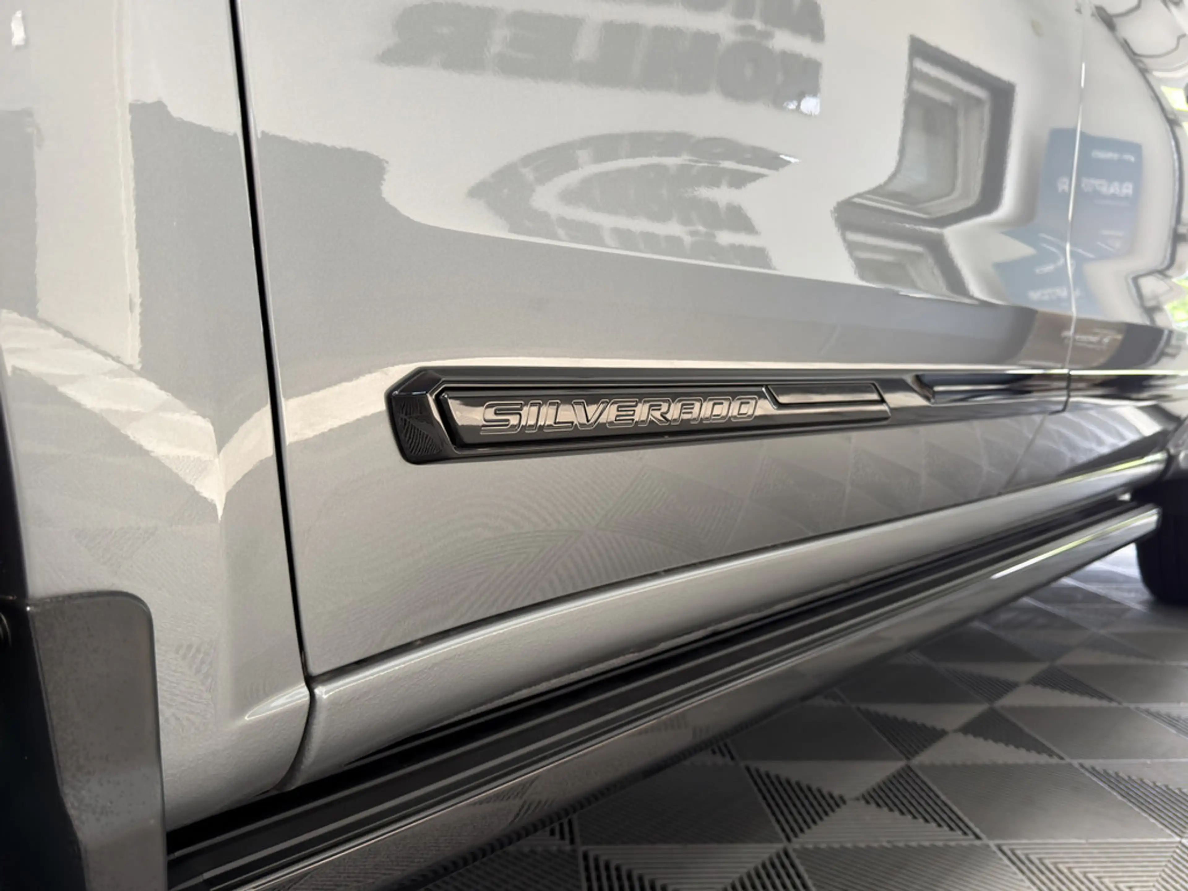 Chevrolet Silverado High Country Midnight Edition BLACK 6.2l V8 — photo 6