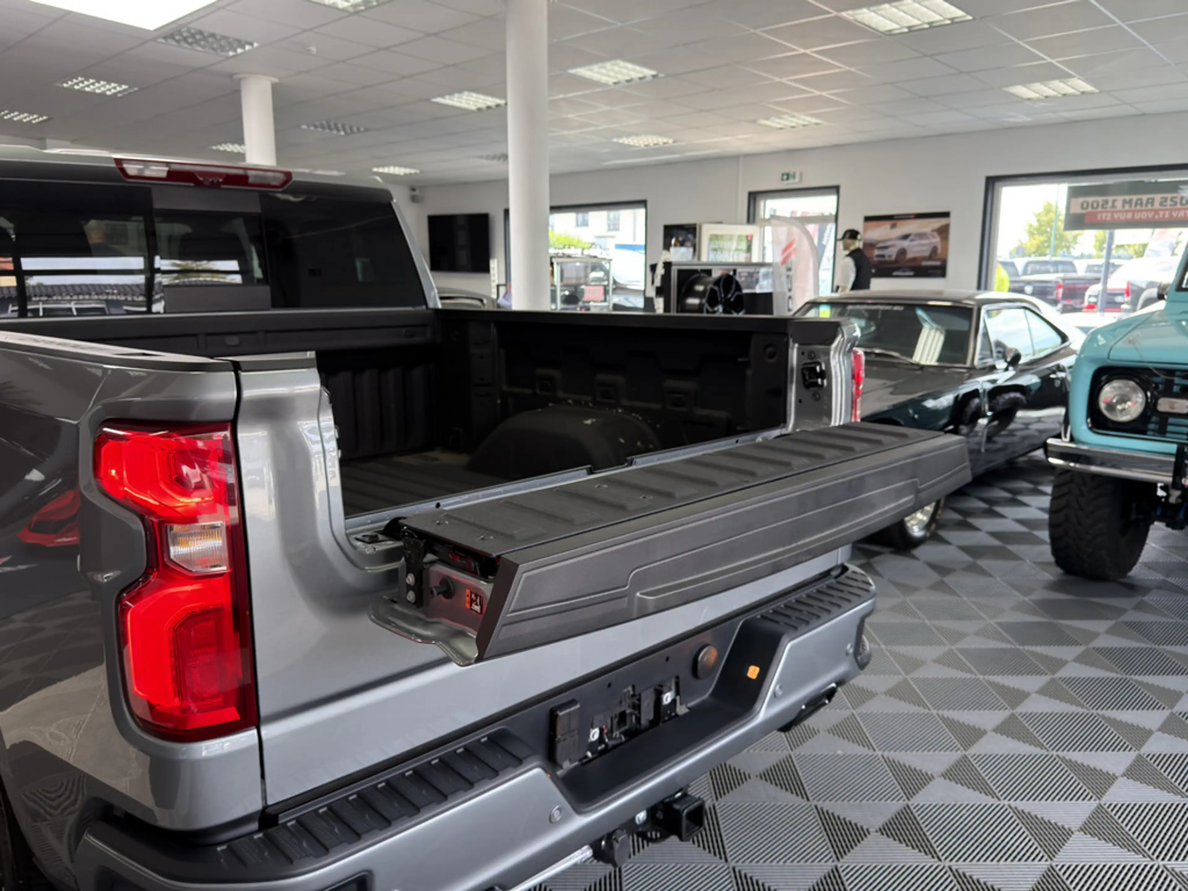 Chevrolet Silverado High Country Midnight Edition BLACK 6.2l V8 — photo 10