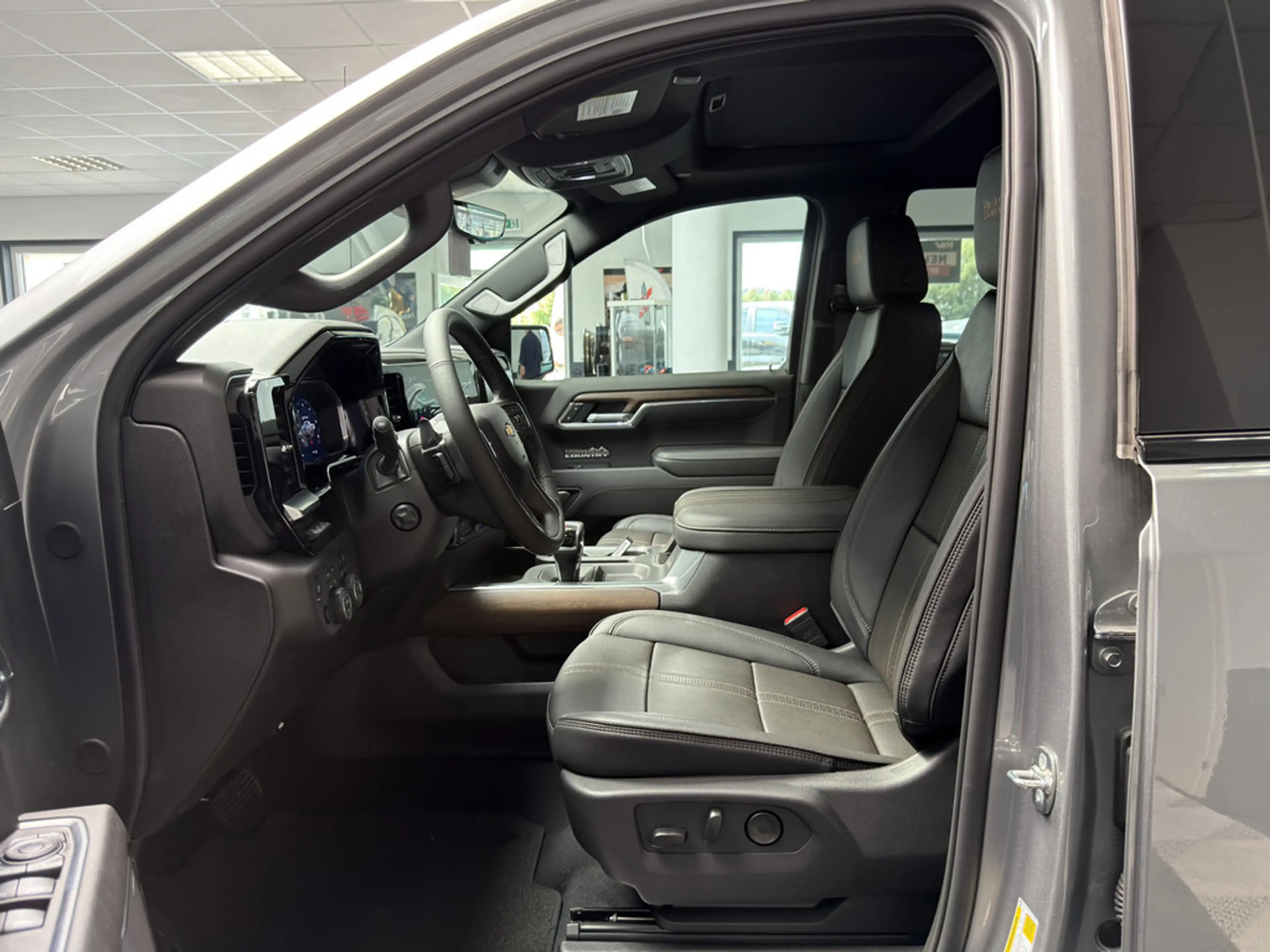 Chevrolet Silverado High Country Midnight Edition BLACK 6.2l V8 — photo 15