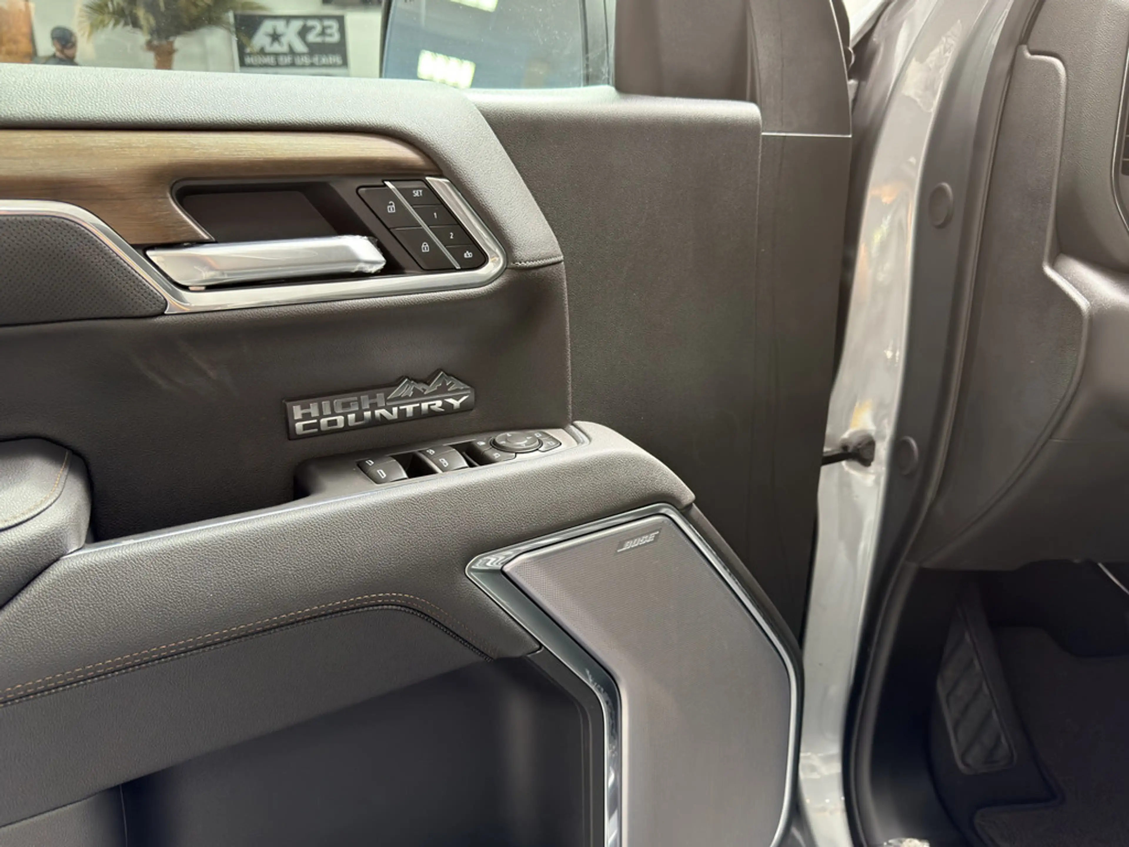 Chevrolet Silverado High Country Midnight Edition BLACK 6.2l V8 — photo 14