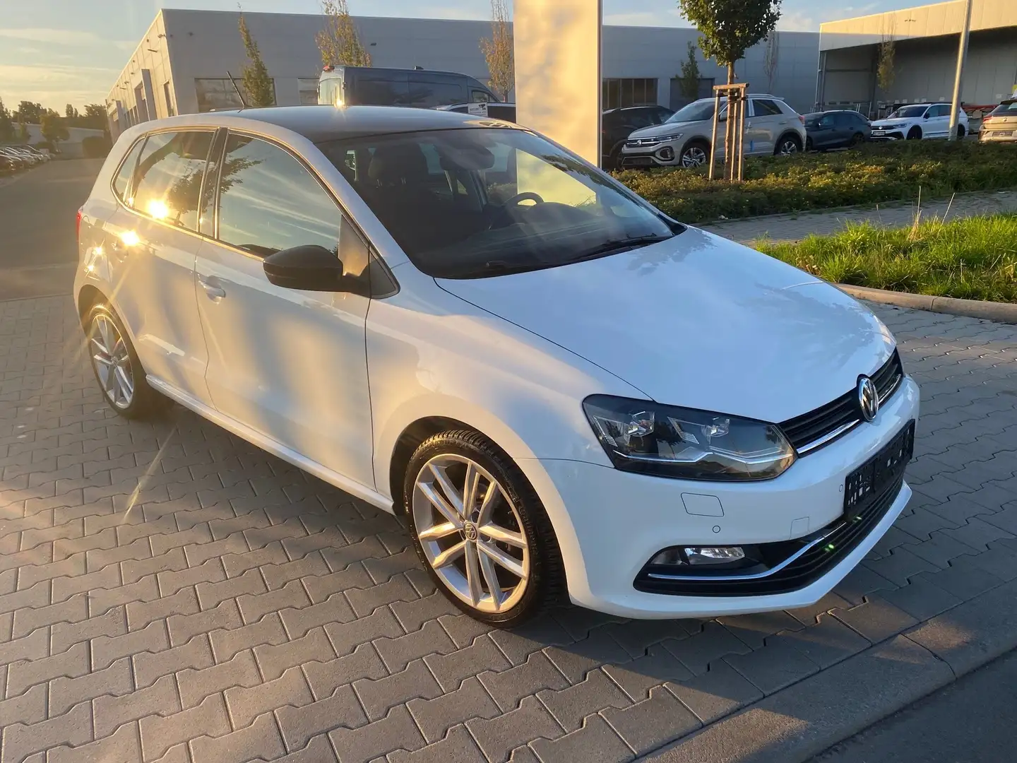 Volkswagen Polo Highline Navi PDC ALu LED Schwarz/Weiss Bi Color Weiß - 1
