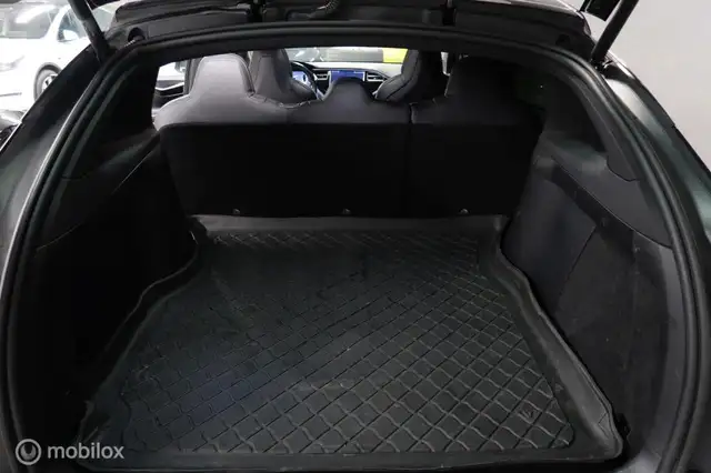 Tesla Model X view 9