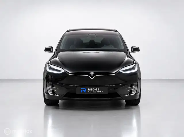 Tesla Model X view 4