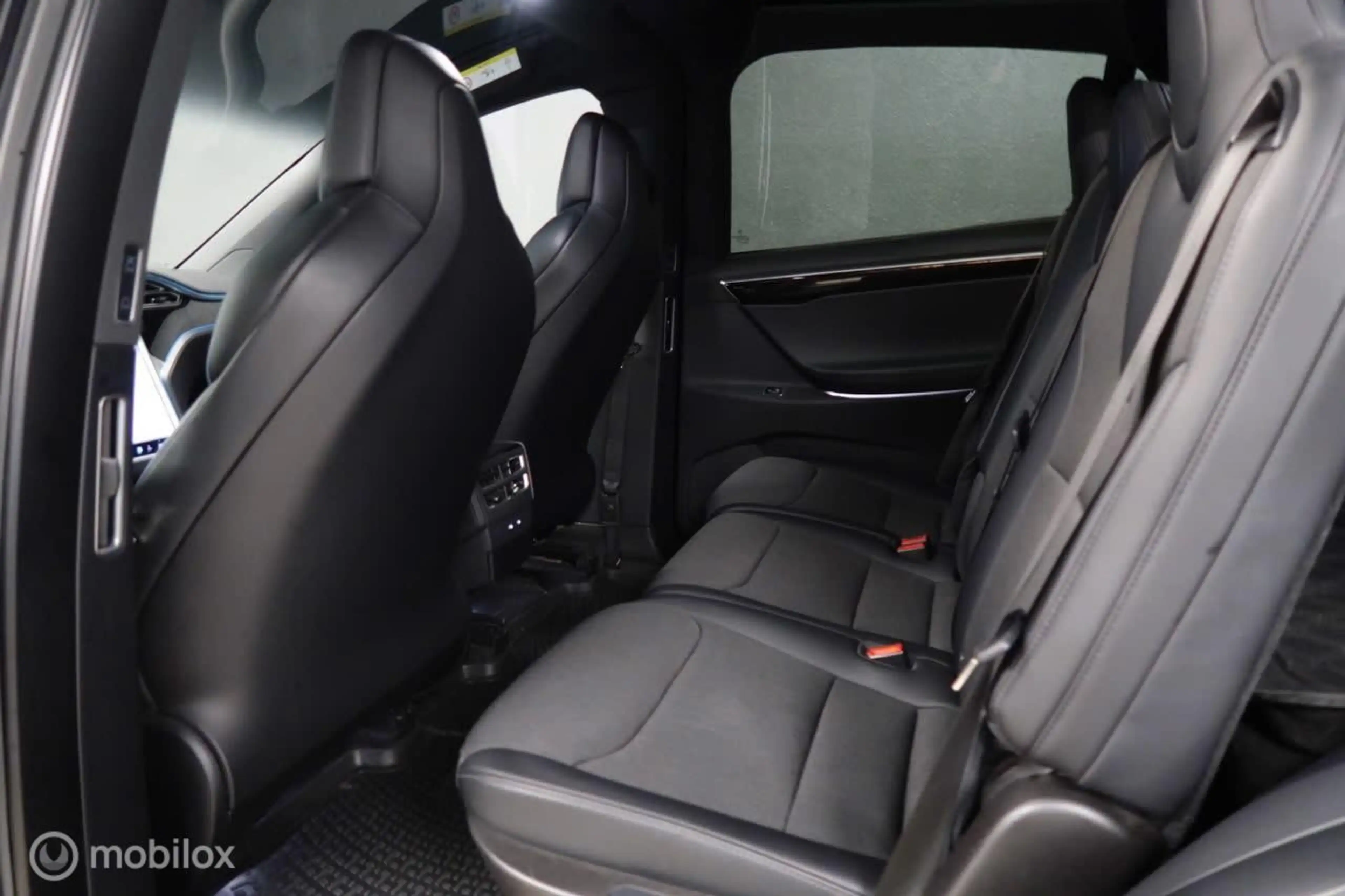 Tesla Model X 75D Base AUTOPILOT | CCS | TREKHAAK — photo 11