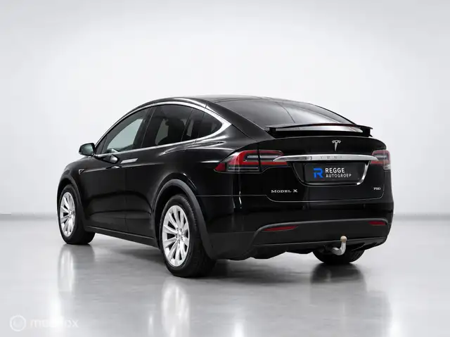 Tesla Model X view 3