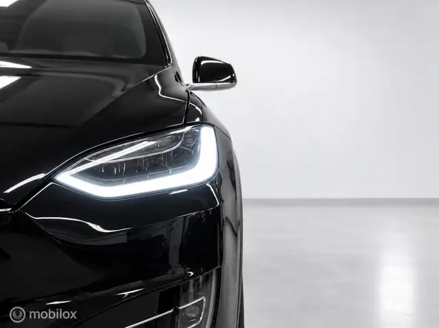 Tesla Model X view 14