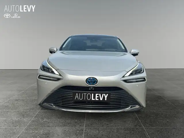 Toyota Mirai view 9