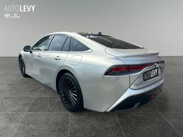 Toyota Mirai view 4