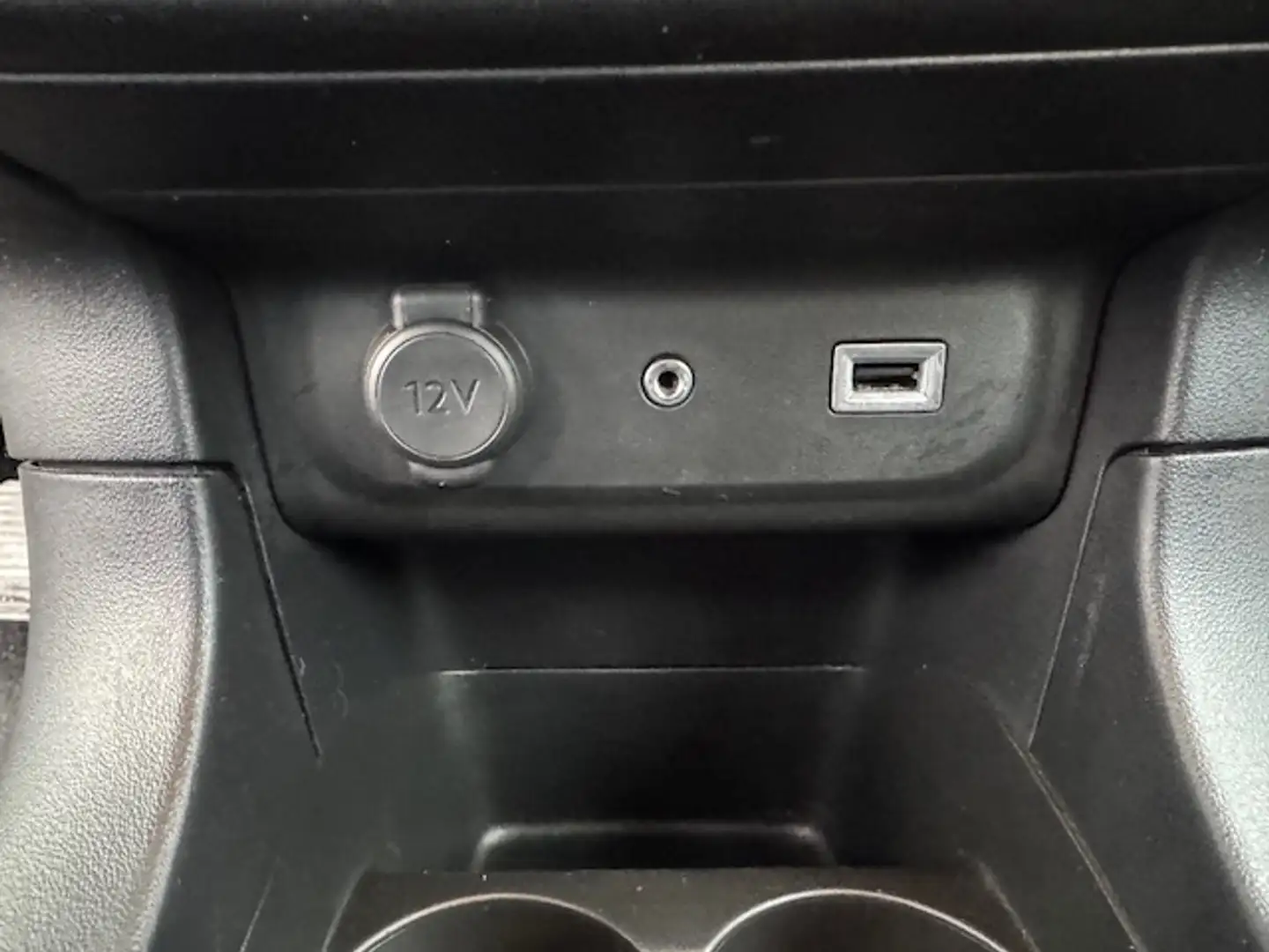 Citroen C3 PURETECH 82CH FEEL DISTRIBUTION NEUVE Rouge - 2