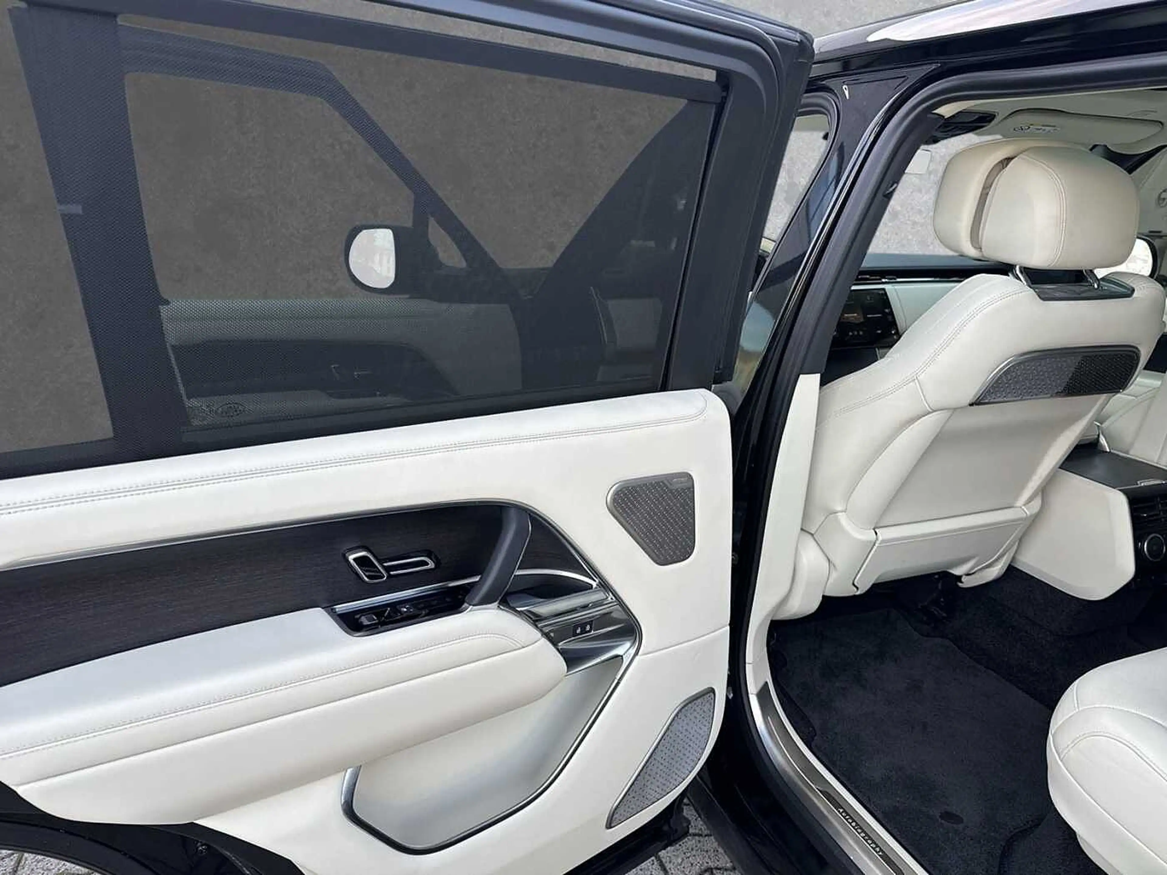 Land Rover Range Rover Diesel D350 LWB Autobiography — photo 11