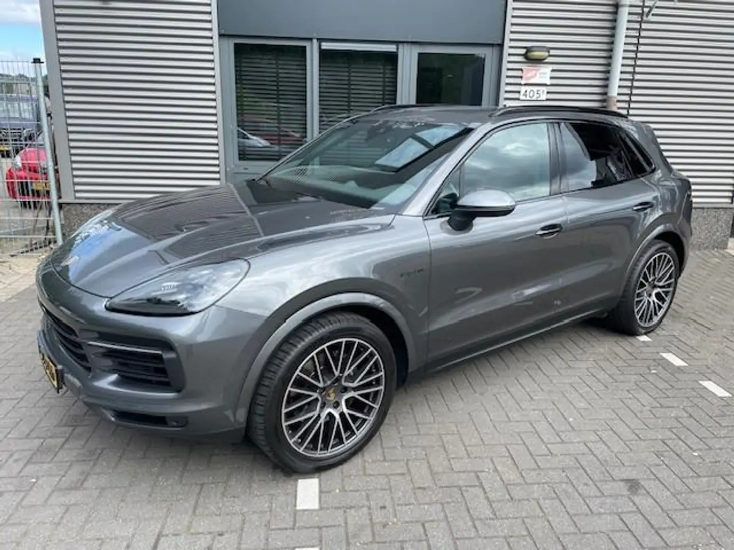 Porsche Cayenne 3.0 E-Hybrid Grijs - 1