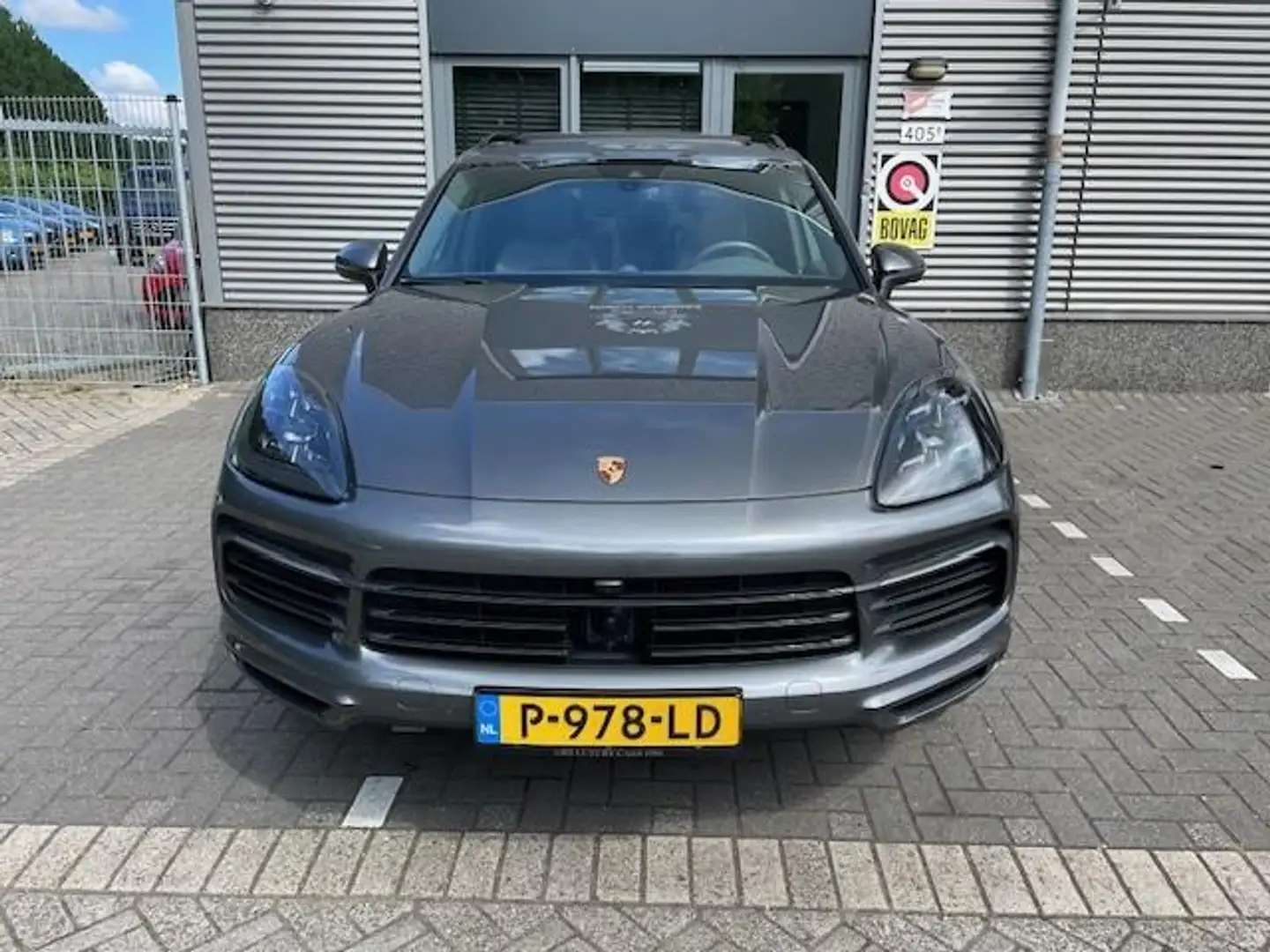 Porsche Cayenne 3.0 E-Hybrid Grijs - 2